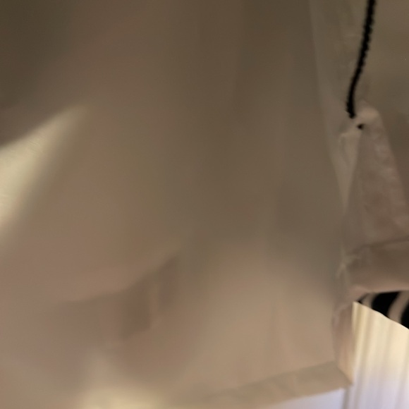 Lined pattern skirt - 23” long - nice satin lining - Picture 3 of 5